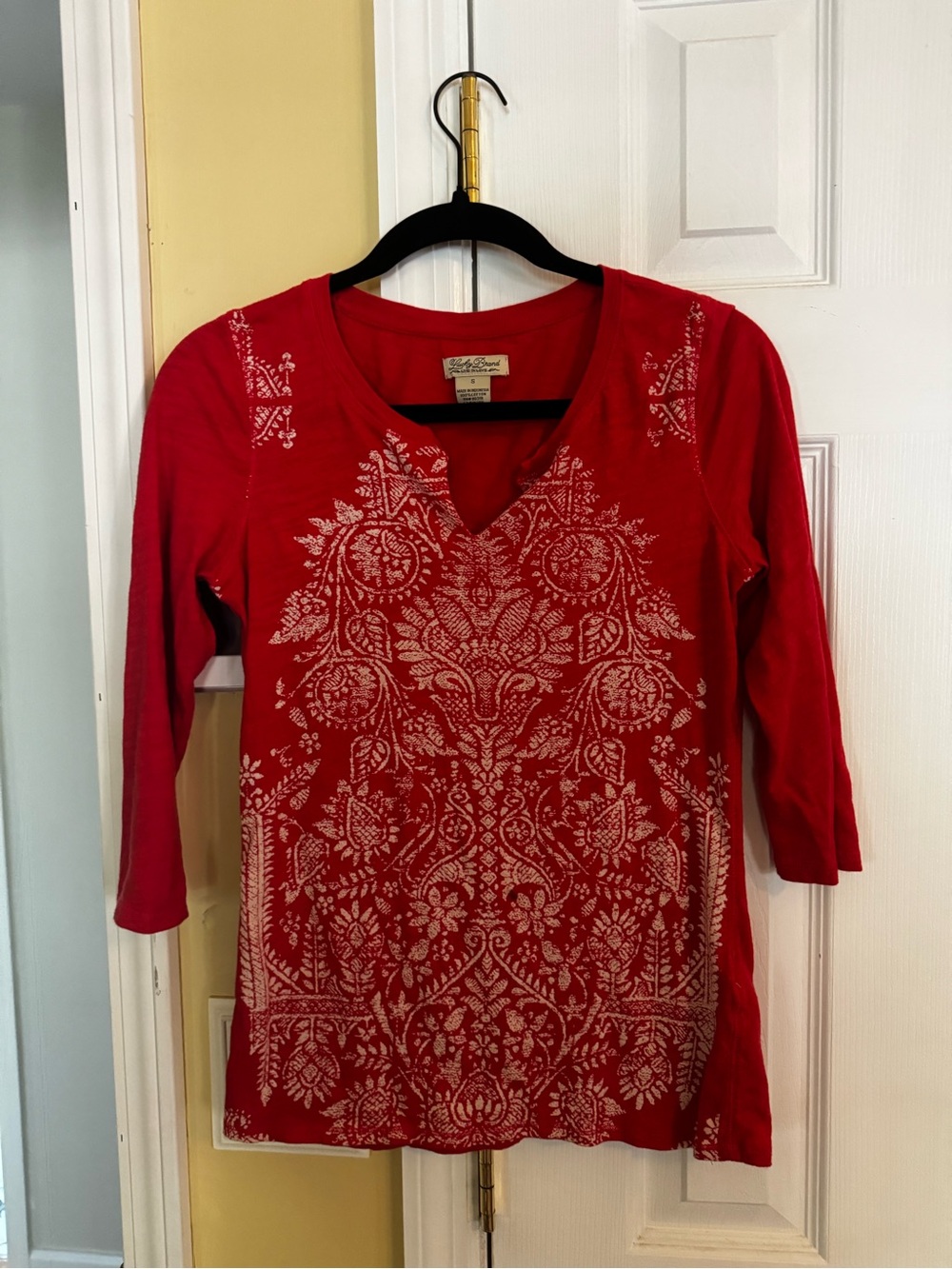 Lucky Brand Red Boho Graphic V Neck 3/4 Sleeve Top Size Small 100% Cotton